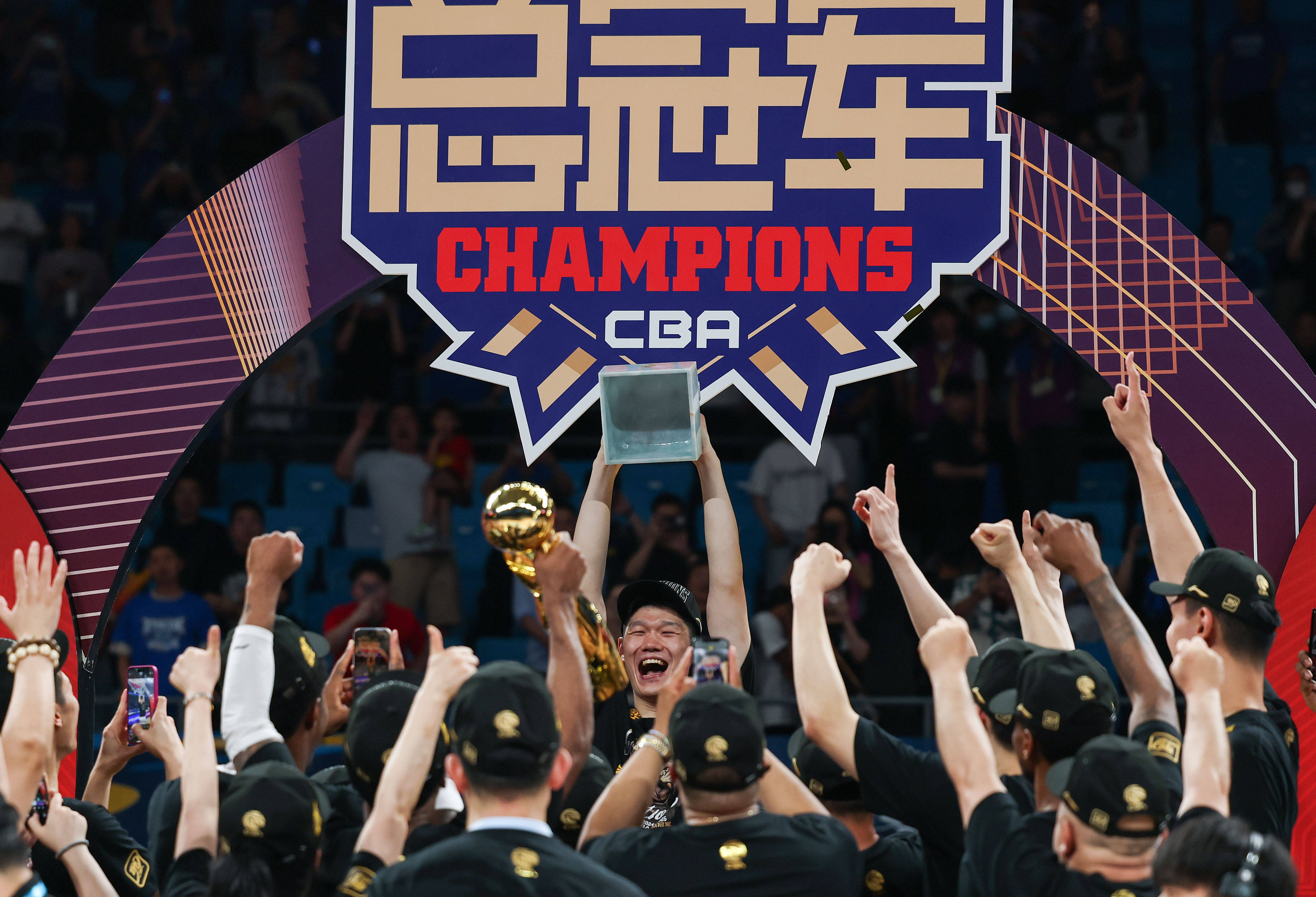 包含CBA季后赛关键时刻走向成谜，马赛调整名单，目标明确，纪律约束更严格的词条-LOL英雄联盟下注平台