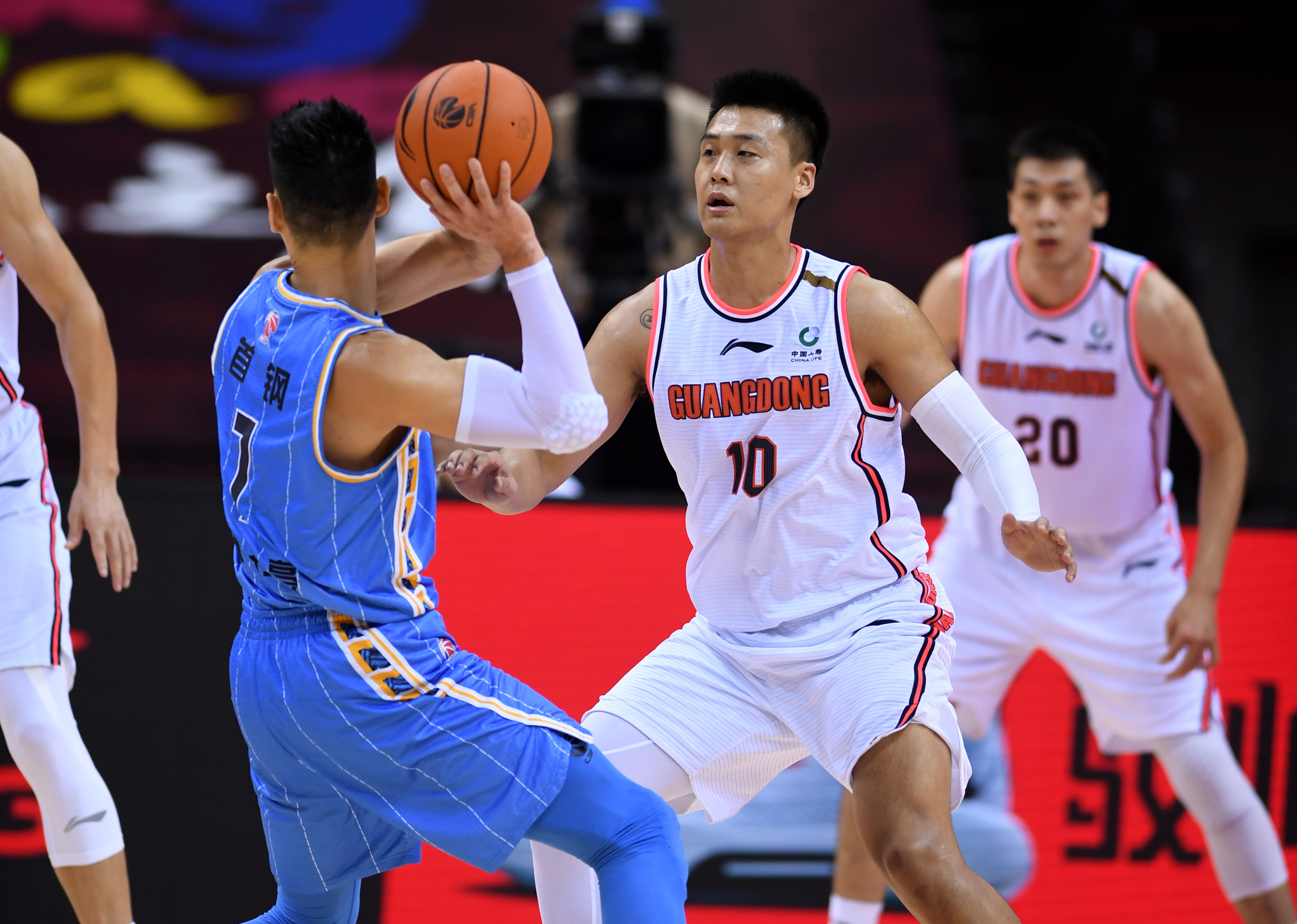 浙江队迎CBA季后赛关键赛，今晚手感冰凉，气氛紧张，训练强度明显提升的简单介绍