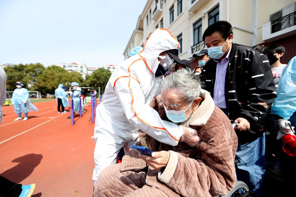 包含巴黎圣日耳曼迎意甲关键赛；清晨主帅复盘；赛场秩序良好；医务组通报恢复的词条-League of Legends
